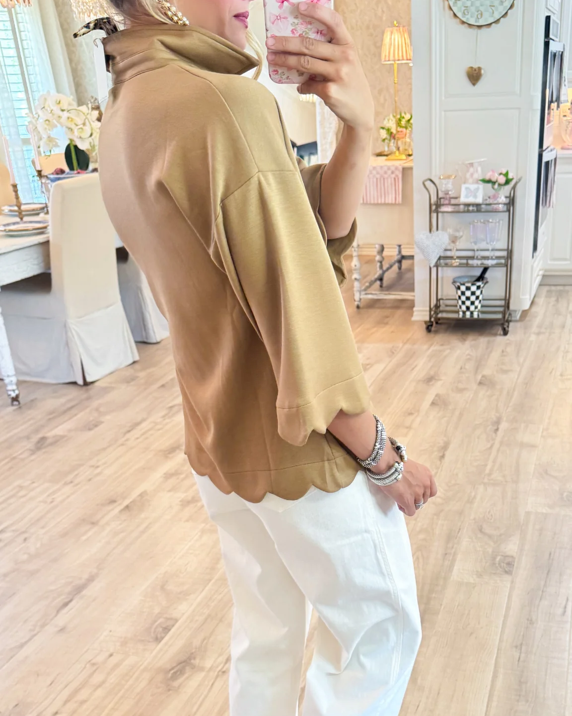 Scallop Edge Detail Solid Top