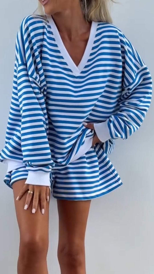 V-neck and Long-sleeved Suit