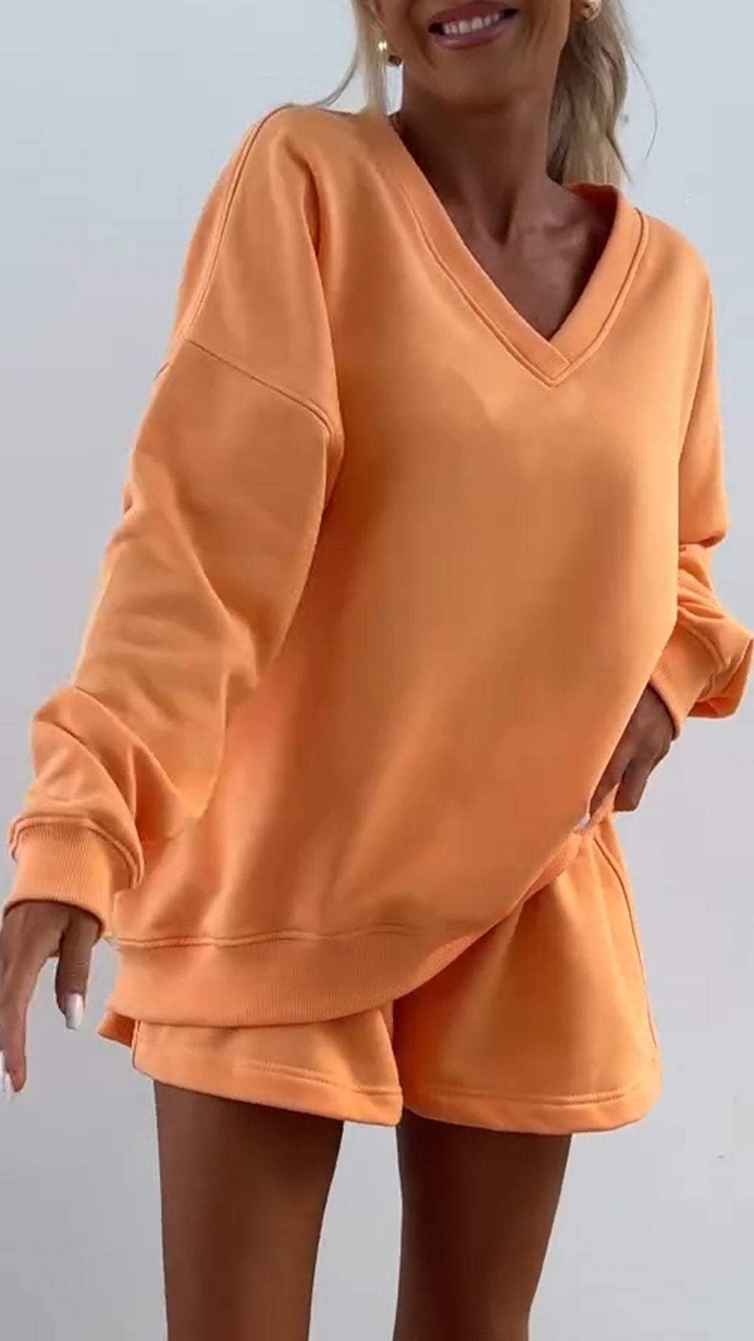 V-neck and Long-sleeved Suit