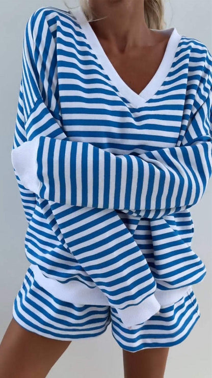 V-neck and Long-sleeved Suit